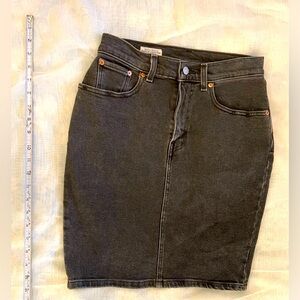 Levi’s Classic Charcoal Black Denim Skirt
